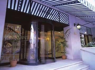 Metropole Hotel Аура Экстерьер фото